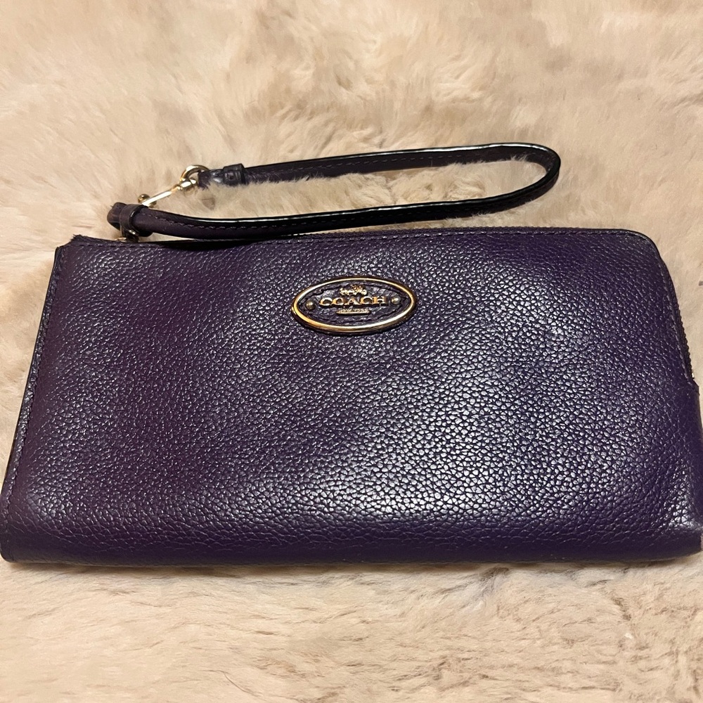 VGUC. Coach purple wristlet and wallet.
